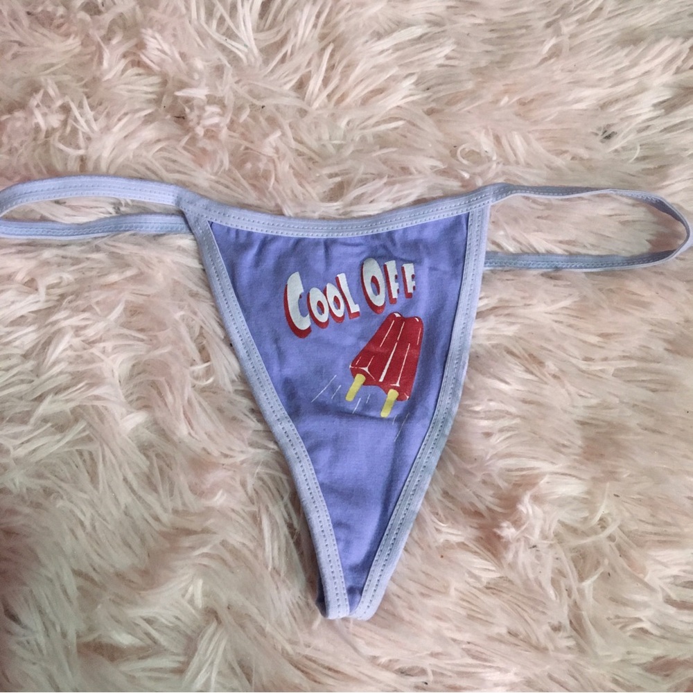 Early 2000s purple Rampage thong “cool off” print thong 💜🤍